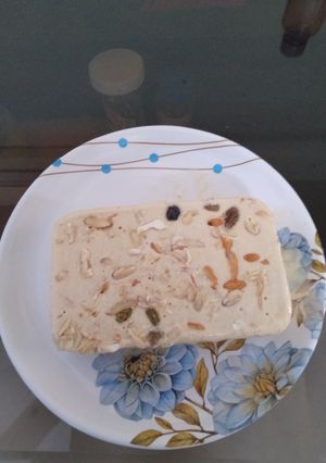 A picture of Ice cream made from marigold biscuits.