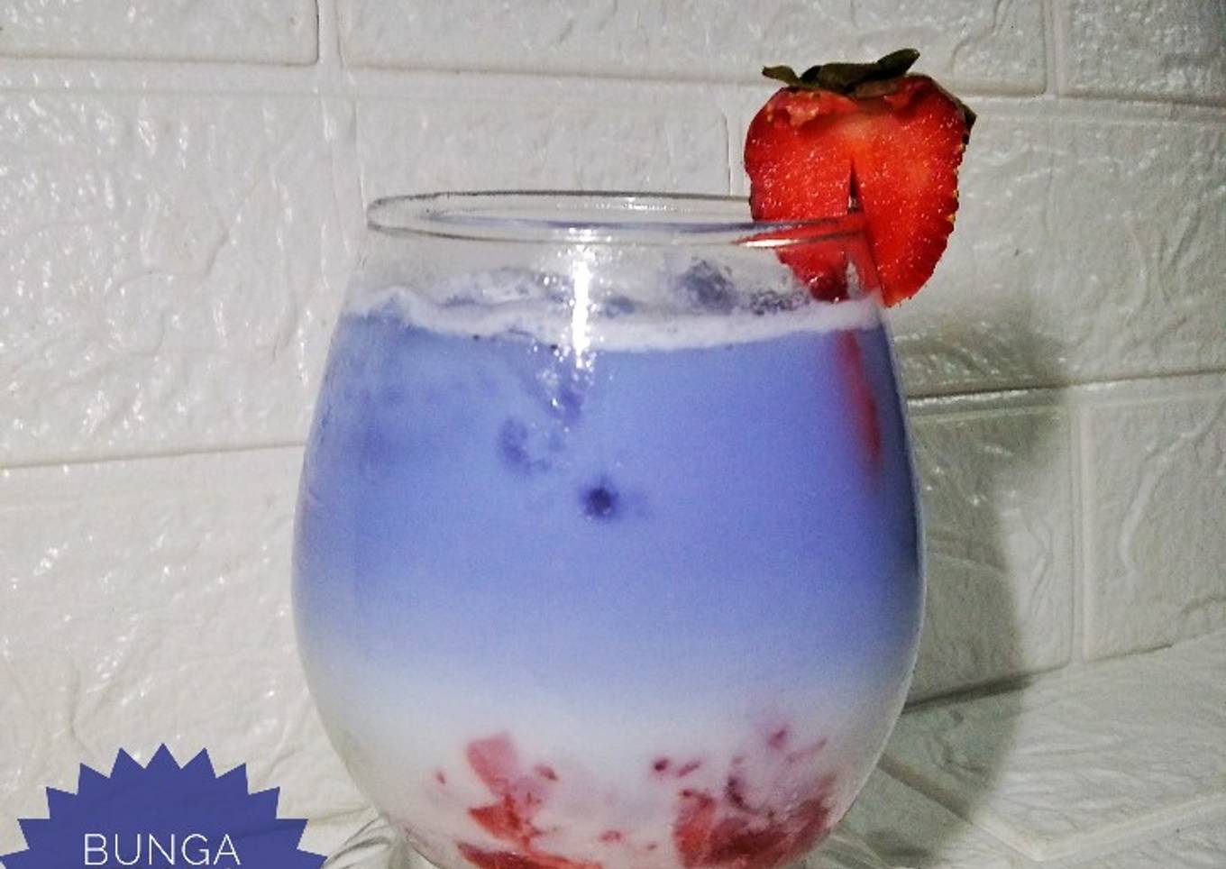 *Bunga Telang Strawberry Latte*