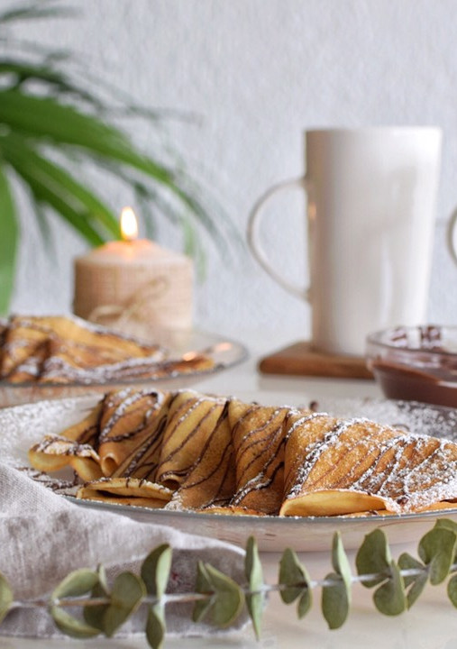 Una foto de Crepes rellenos de chocolate y plátano