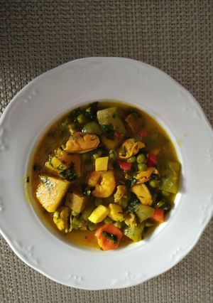 Una foto de Guiso de Menestra con mariscos
