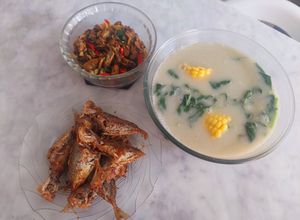 Foto resep Menu sederhana rumahan : bobor bayam, oseng kerang, ikan selar goreng