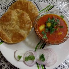 A picture of Jeera aloo with puri.