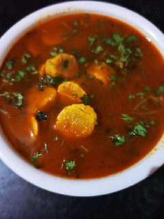 बेसन के गट्टे की सब्जी (Besan ke gatte ki sabzi recipe in Hindi) रेसिपी मुख्य फोटो