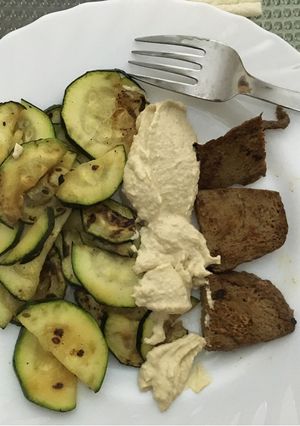 Foto principal de Bravas a mi manera con hummus y seitán