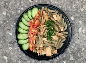 Hình của món Nui rong nho xào ức gà - nấm tỏi [Eat clean - Lose weight].