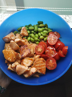 Una foto de Pokebowl de salmón