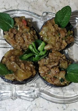 A picture of Brinjal Qeema on the bed of fried Brinjal slices.