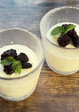 A picture of Cream Cheese Cup with Blackberry and Mulberry.