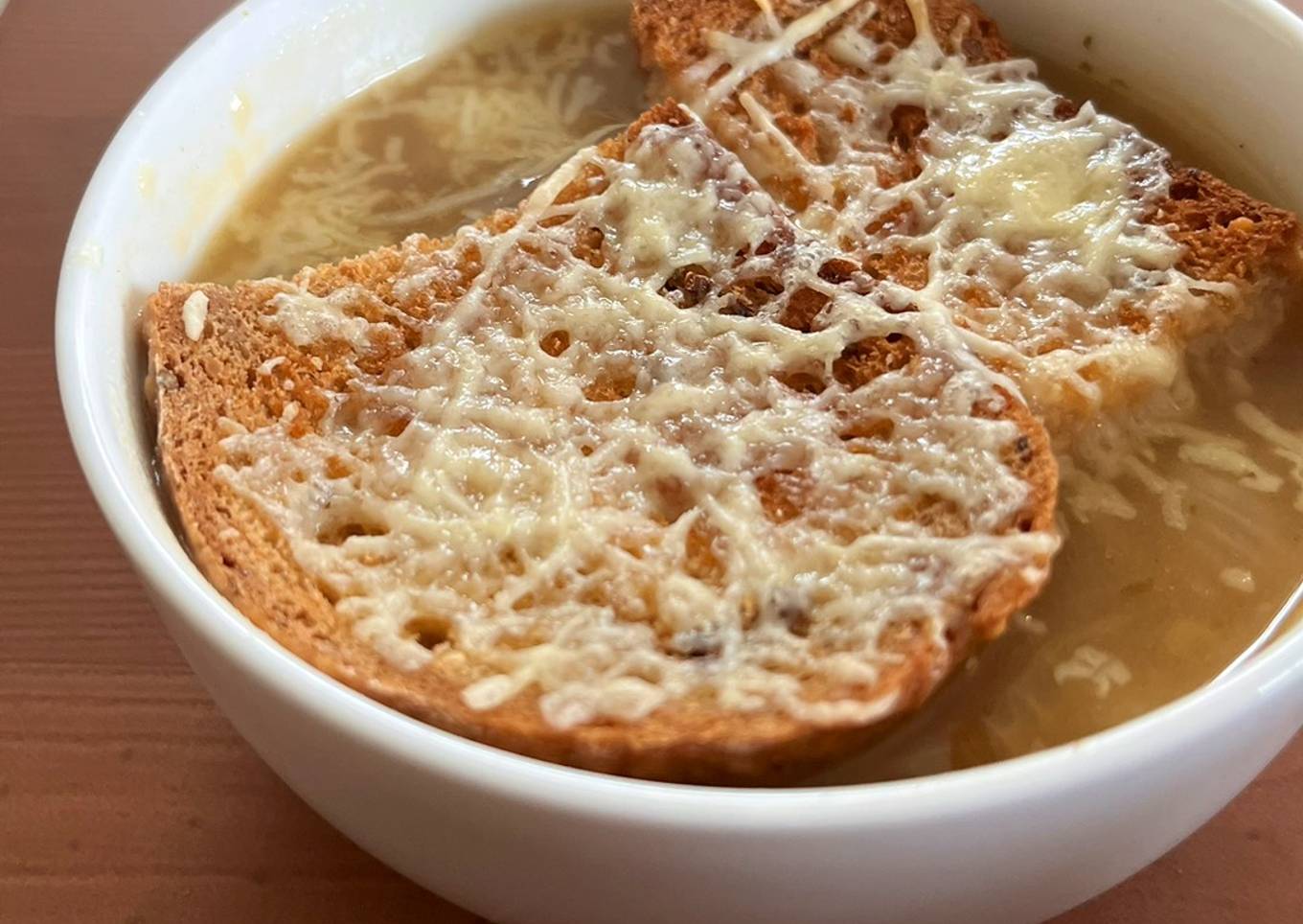 Inspired French Onion soup / soupe à l’ognions gratinée (without wine/alcohol)