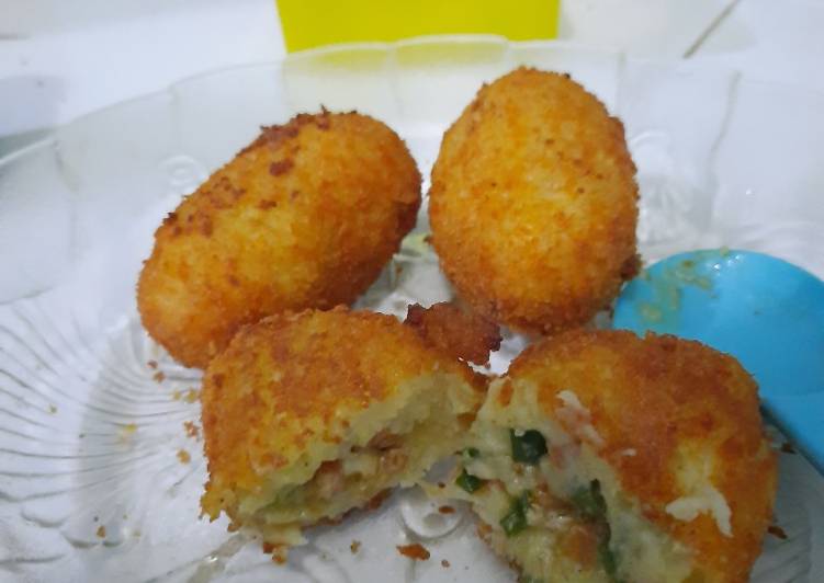 Kroket kentang isi ayam (bitter ballen) lembut