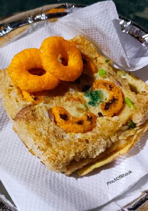 ब्रेड ऑमलेट क्रेक्स वाला(bread omelette cracks wala recipe in hindi) रेसिपी मुख्य फोटो