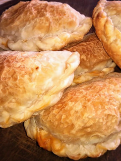 Una foto de ••Empanadas saladas de carne••🥟