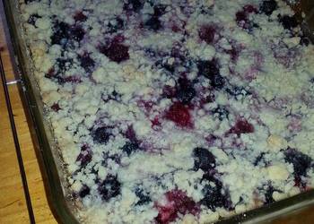 Best Recipe Strawberry Blueberry Crumb bars Yummy