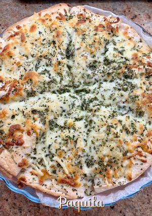 Una foto de 🍕Pizza de Wraps con relleno de carne picada y mozzarella…