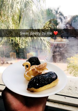 A picture of Swan pastry.
