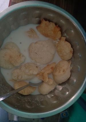 A picture of Paal paniyaram.