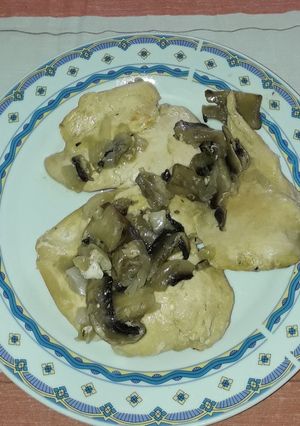Una foto de Filet de pechuga con champiñones