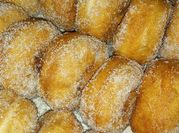 Una foto de donas de azucar