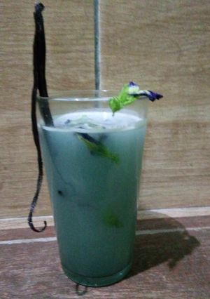Foto resep Blue Tea Latte Vanilla Bunga Telang