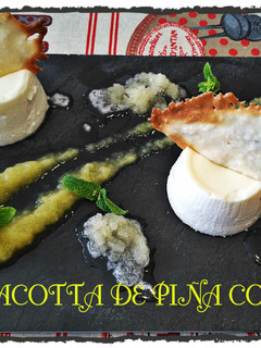 Una foto de Panacotta de piña colada