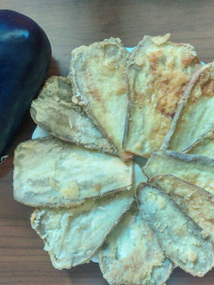 Una foto de Berenjenas rebozadas de queso parmesano