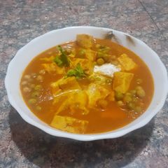 A picture of Matar paneer.