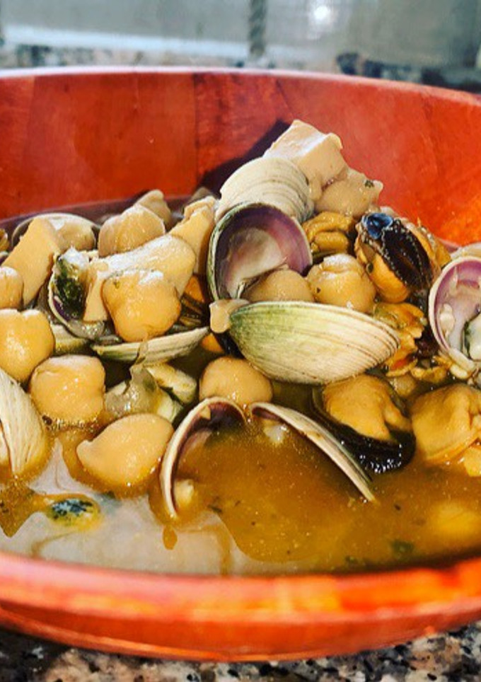 Una foto de Riquísimos garbanzos a la marinera