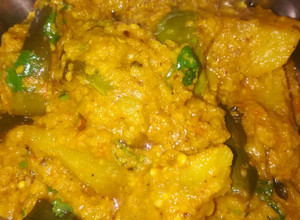 A picture of Baingan aloo masala (brinjal potato masala).