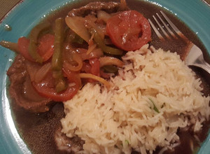Una foto de Bistec Encebollado Salvadoreño 🇸🇻😊