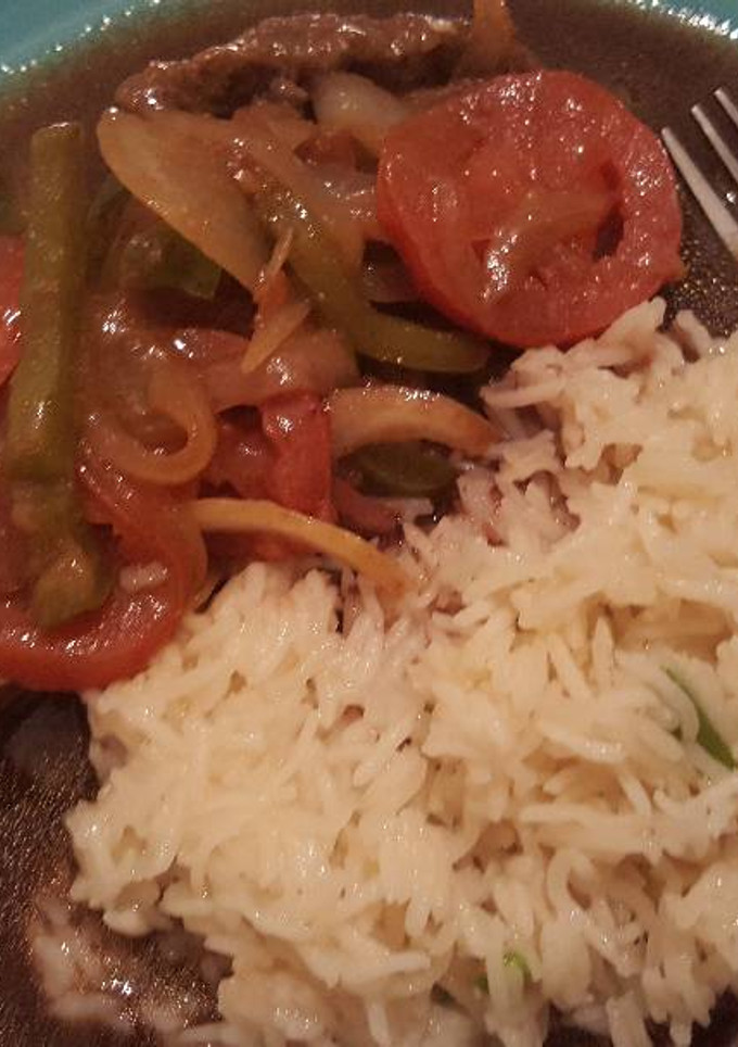 Una foto de Bistec Encebollado Salvadoreño 🇸🇻😊
