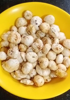 મસાલા મખાના (Masala Makhana Recipe In Gujarati) રેસીપી મુખ્ય ફોટો