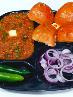 પાંવ ભાજી (Paav Bhaji Recipe In Gujarati) રેસીપી મુખ્ય ફોટો