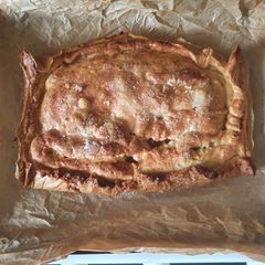 Rustic big - Apple Cinnamon Pie A picture of Rustic big - Apple Cinnamon Pie.
