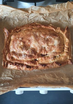 A picture of Rustic big - Apple Cinnamon Pie.
