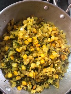 A picture of Cauliflower leaves vegetable.