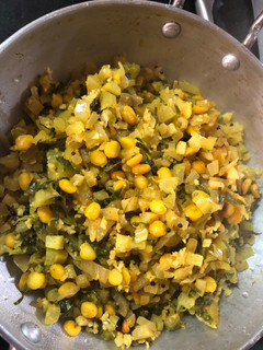A picture of Cauliflower leaves vegetable.