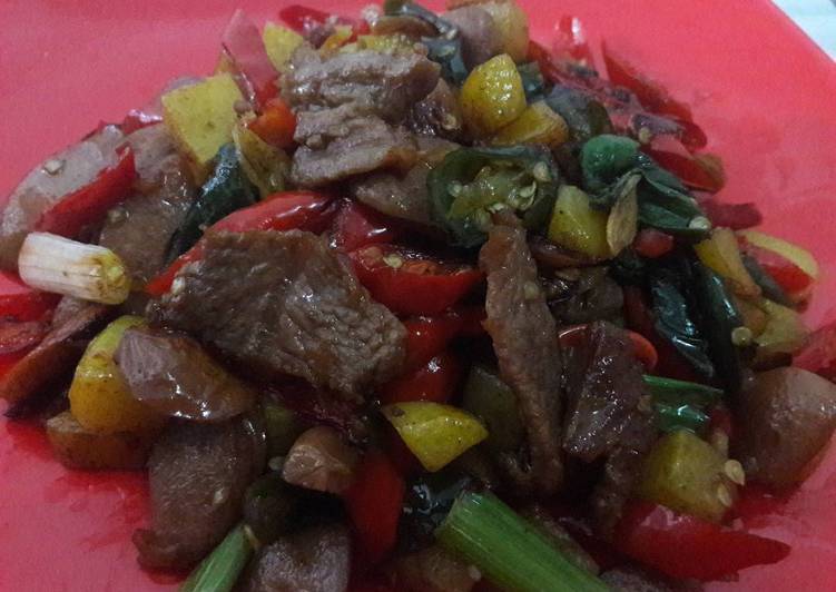 Resep Tumis daging sapi+sosis+kentang pedas, Enak