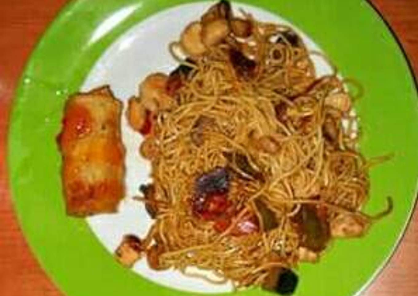 Pasta oriental (verdura, pollo y gambas)