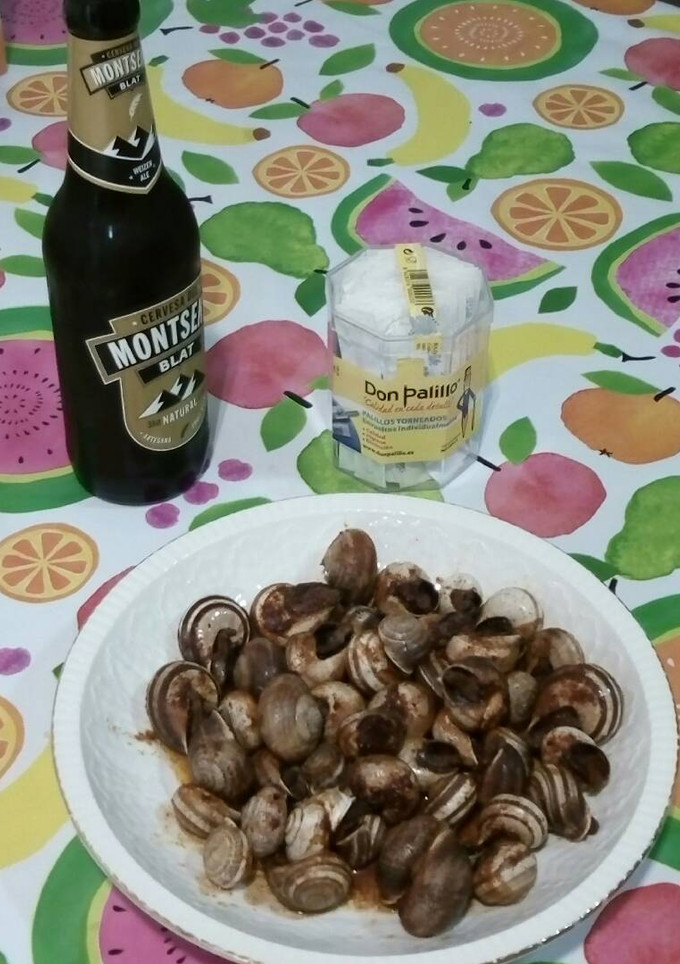 Una foto de Cargols a la llauna - Caracoles en plancha