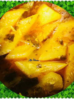 A picture of Lauki & mutton curry.