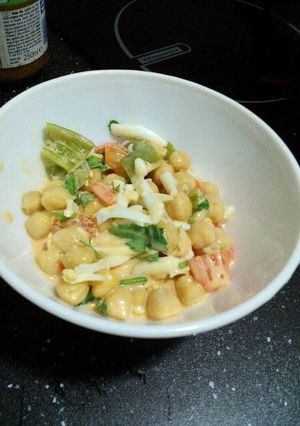 Una foto de Garbanzos con salsa andaluza