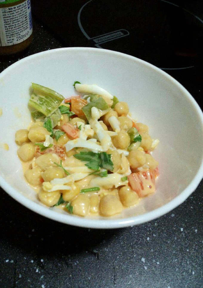 Una foto de Garbanzos con salsa andaluza