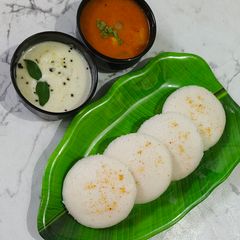 A picture of Idli Sambar.
