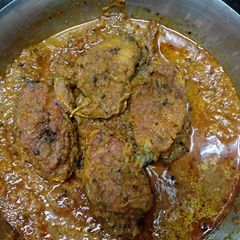 A picture of Gurjali machher jhal/fish curry.