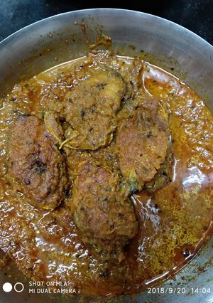A picture of Gurjali machher jhal/fish curry.