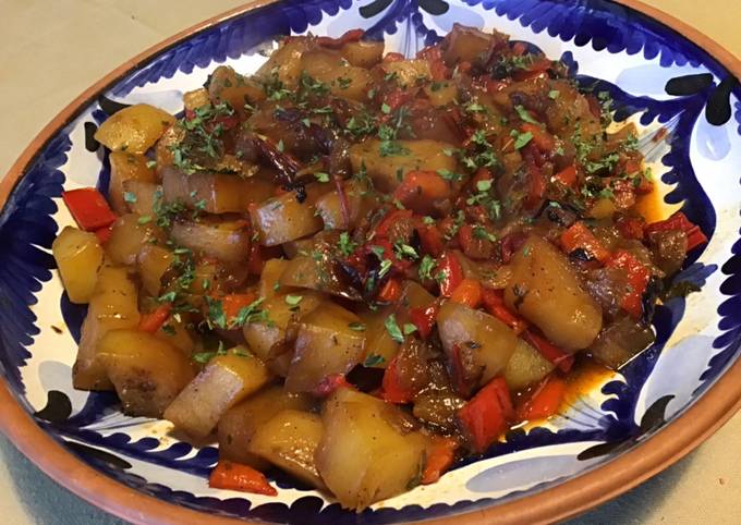 Pommes de terre roseval sautées aux poivrons corne et herbes aromatiques