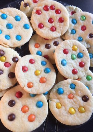 Una foto de Galletitas con confites de choco 😍
