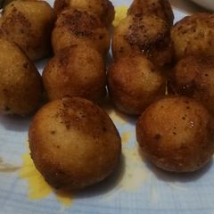 A picture of Soji ke pitha.