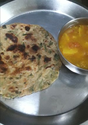 A picture of Methi Paratha.