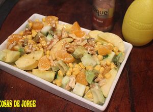 Foto principal de Ensalada de aguacate, mandarina, manzana y sal rosa del Tibet "apto para diabéticos"